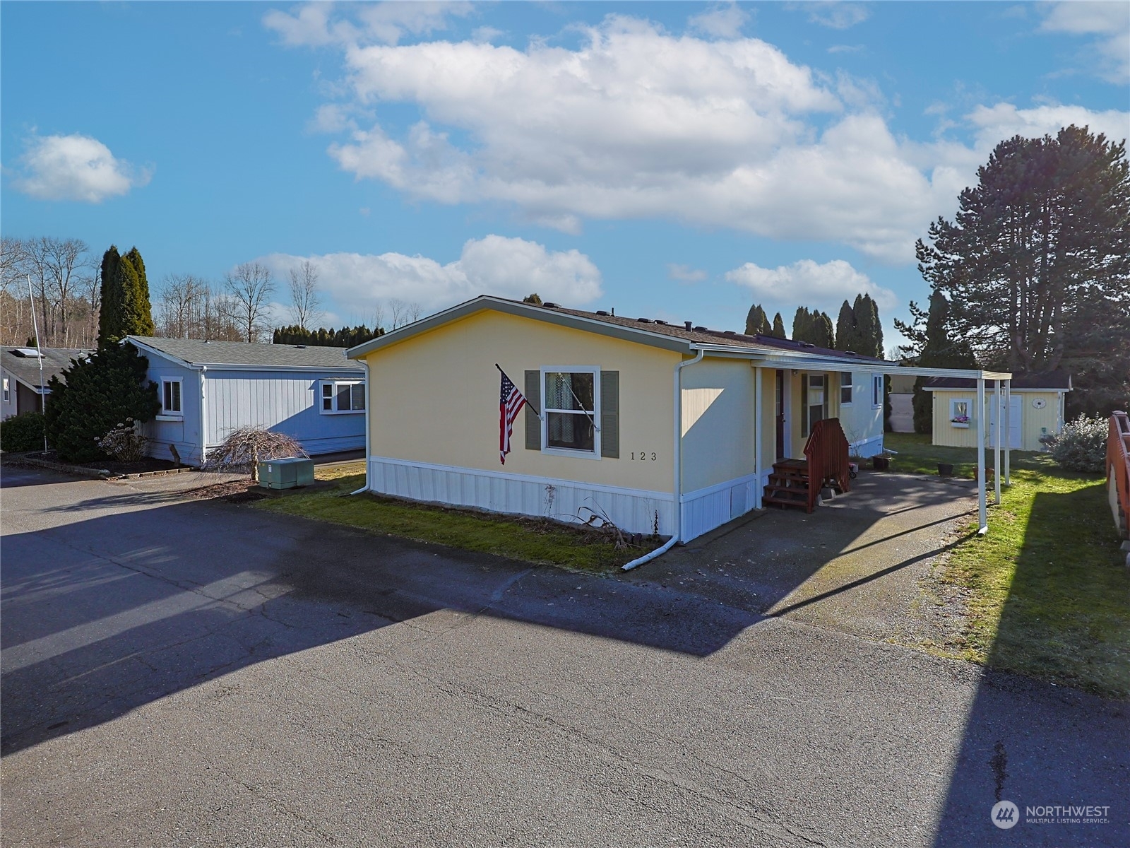 Property Photo:  16600  25th Avenue NE 123  WA 98271 