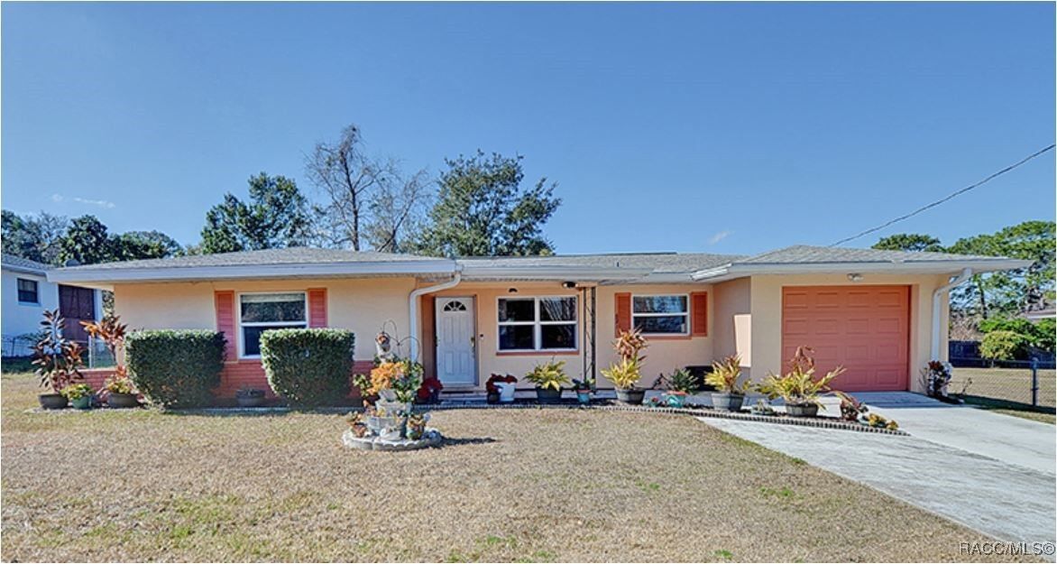 Property Photo: 621 Champlain Avenue FL 34452