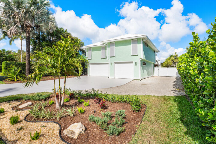 Property Photo: 4239 SE Whiticar Way FL 34997