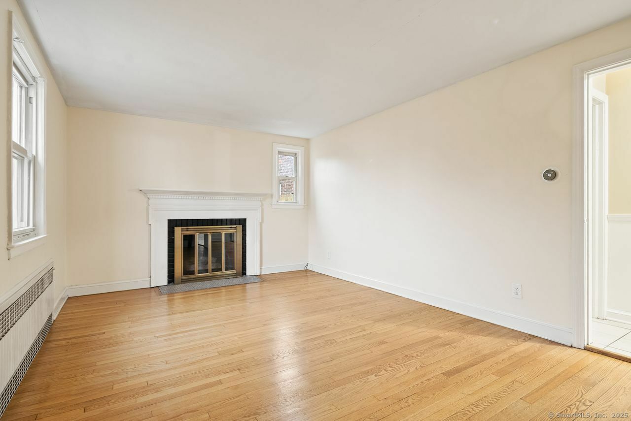 Property Photo:  250 Oakwood Avenue  CT 06110 