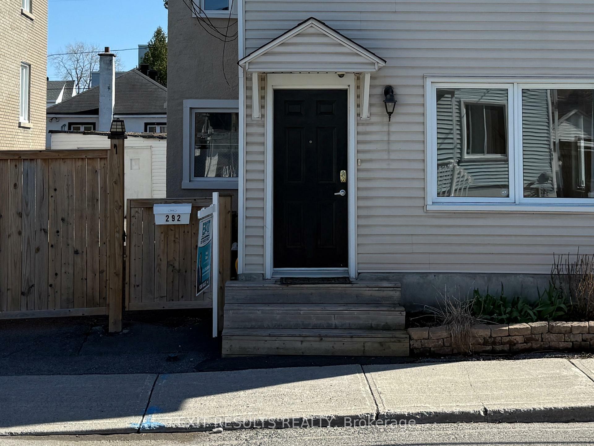 Property Photo: 292 Richelieu Avenue ON K1L 6K3