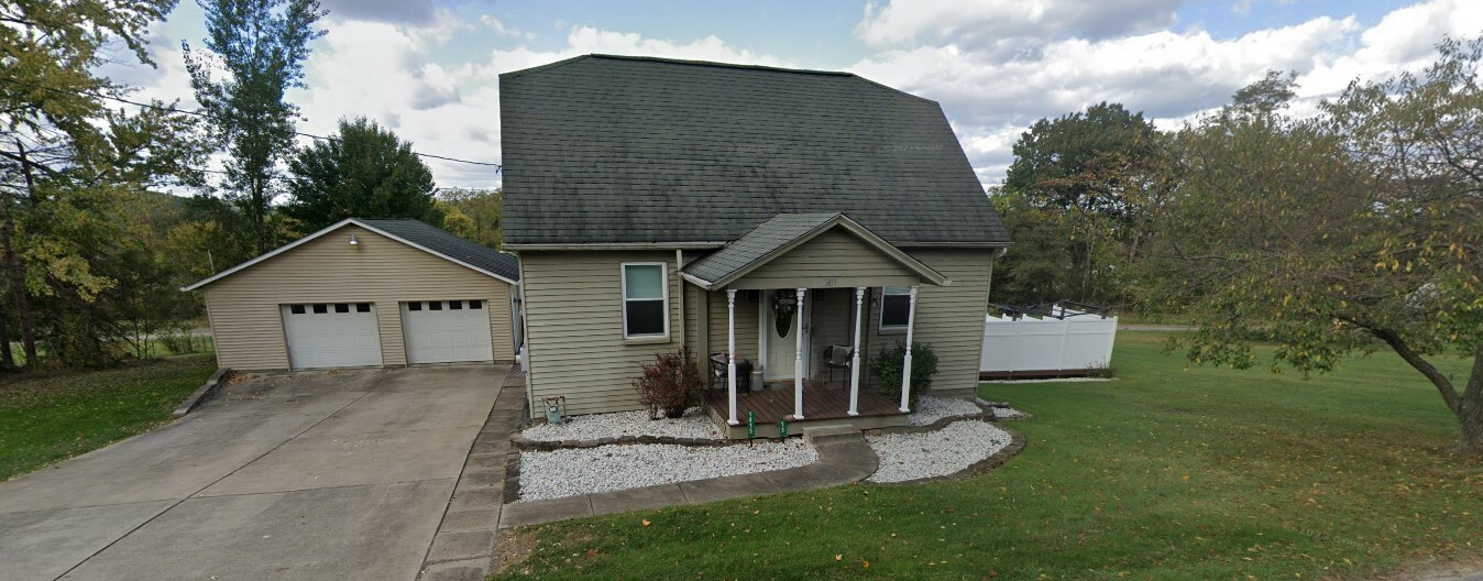 Property Photo:  1413 Birch Ave  PA 15673 