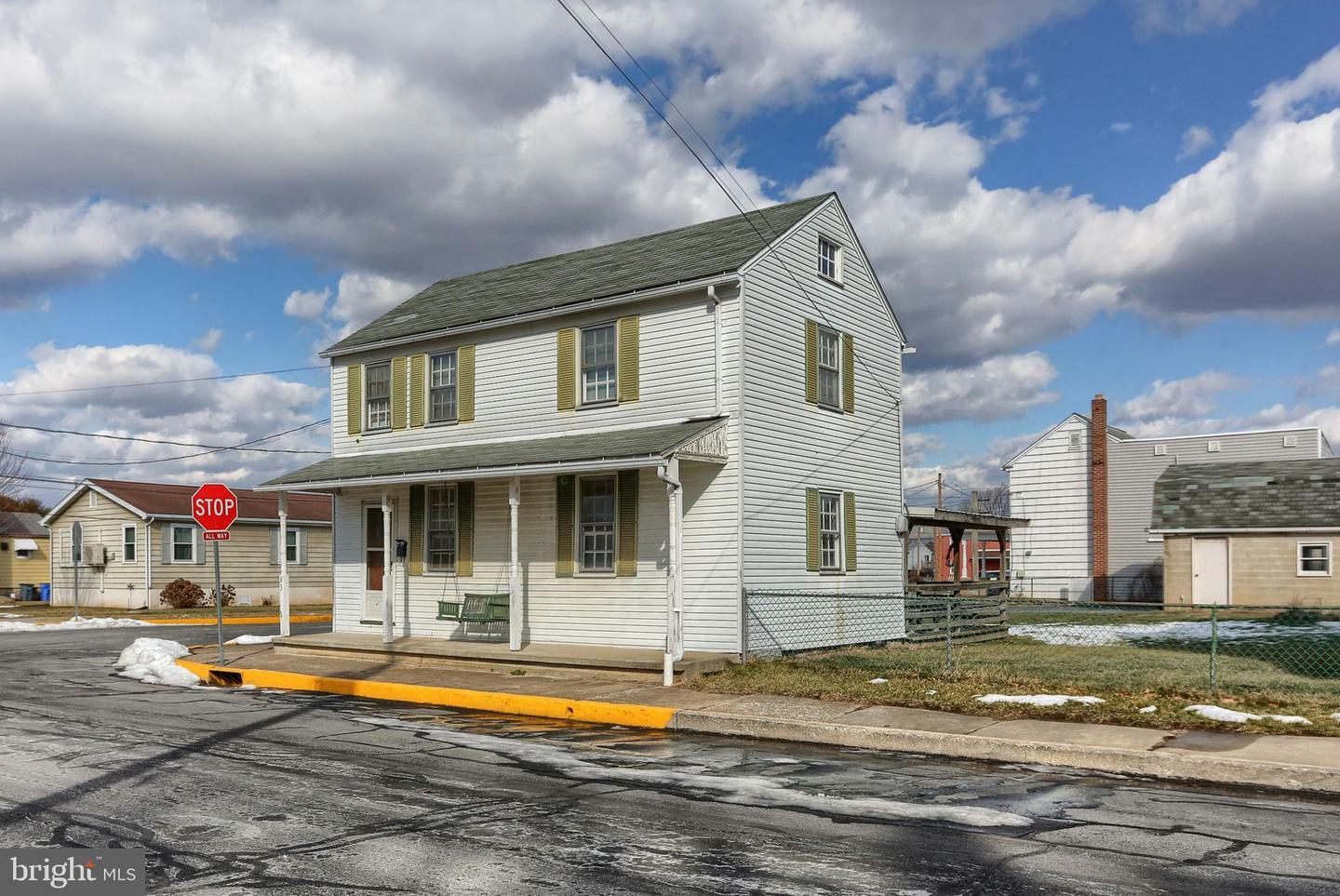 Property Photo:  85 Pike Street  PA 17057 