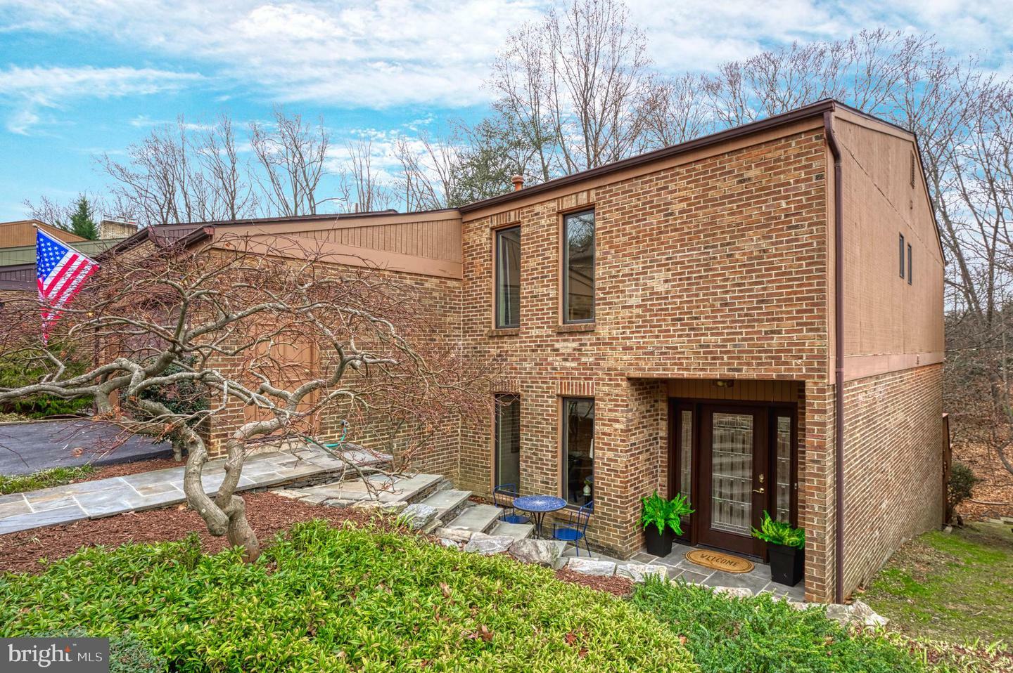 Property Photo:  9937 Great Oaks Way  VA 22030 