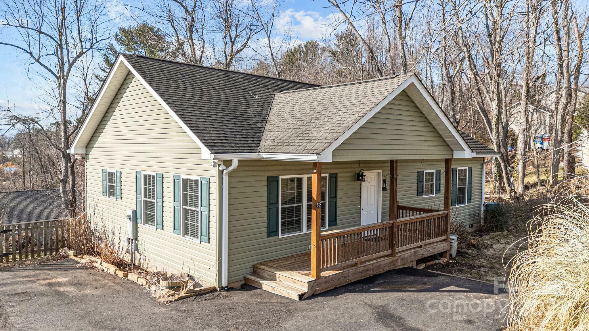 Property Photo:  418 Deaverview Road  NC 28806 