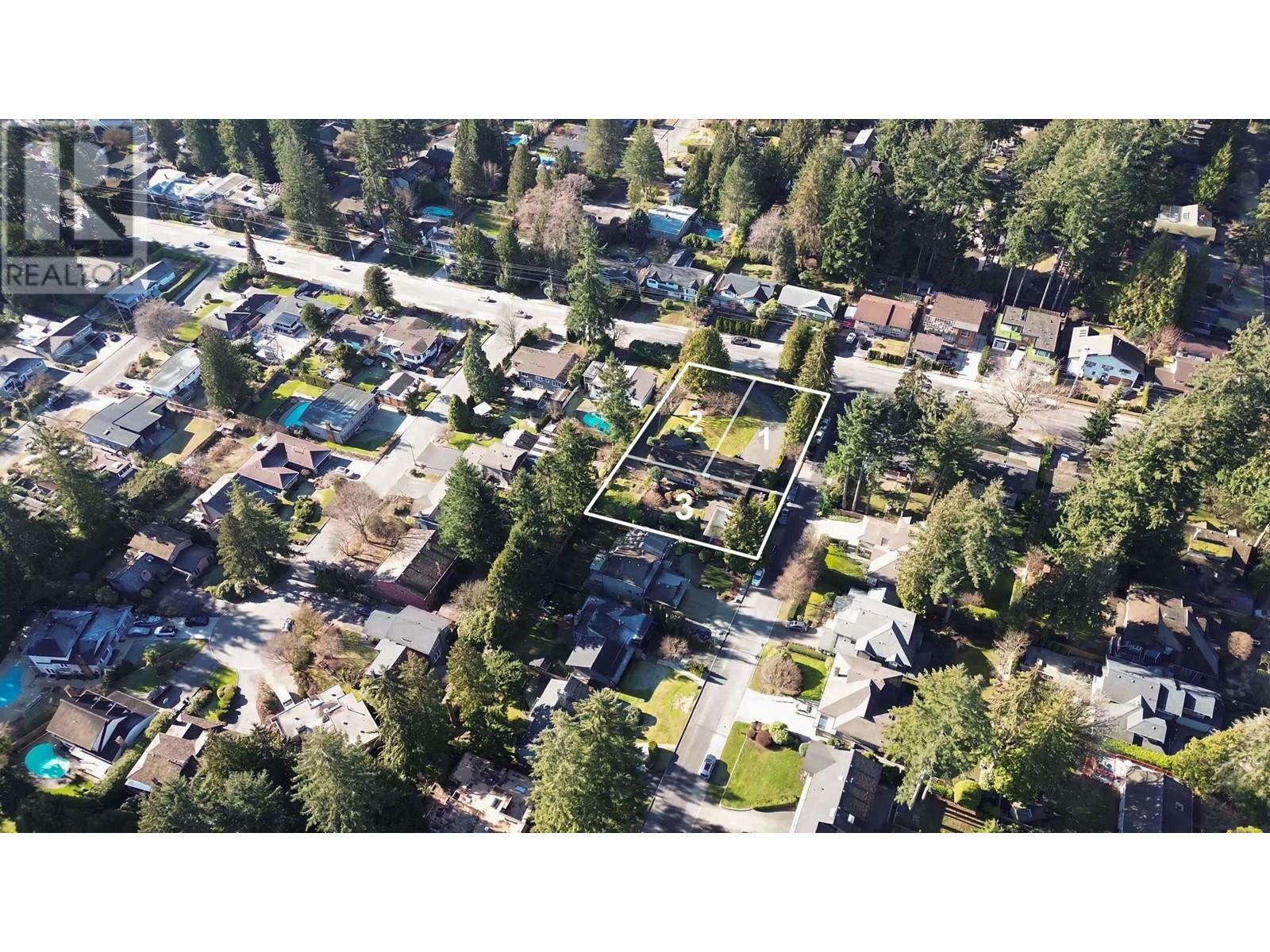 Photo de la propriété:  1488 Berkley Road  BC V7H 1Y7 