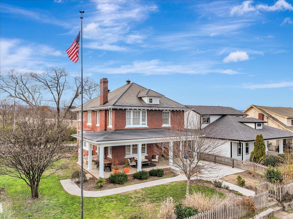 Property Photo:  709 S Greenwood Avenue S  TN 37404 