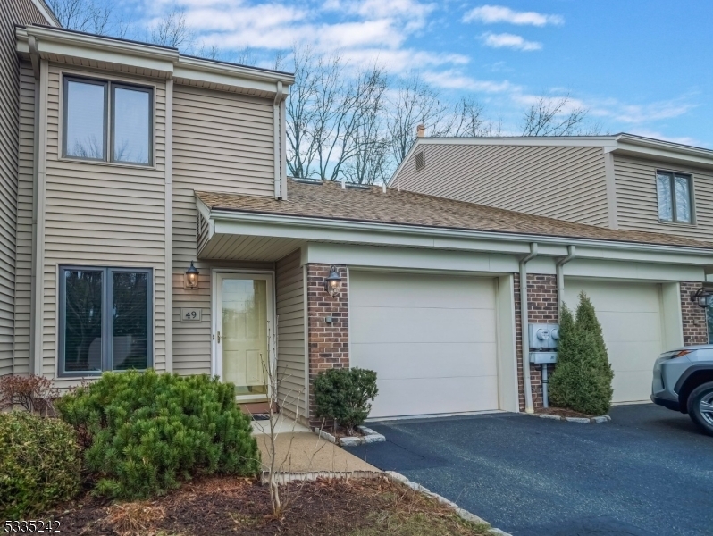 Property Photo:  49 Chelsea Ct  NJ 07663 