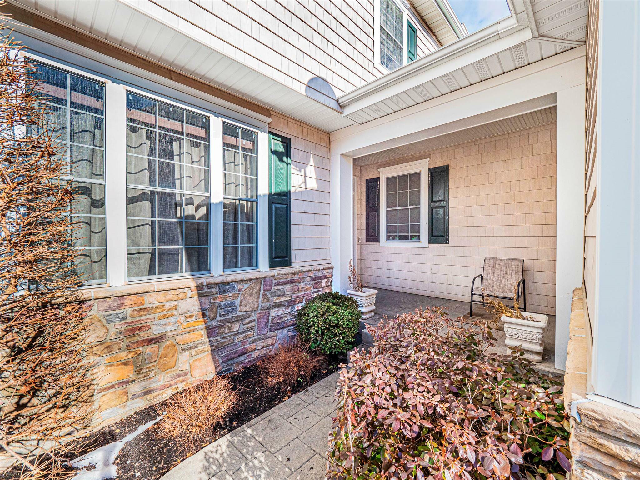 Property Photo:  5 Pinehurst Circle  NY 10950 