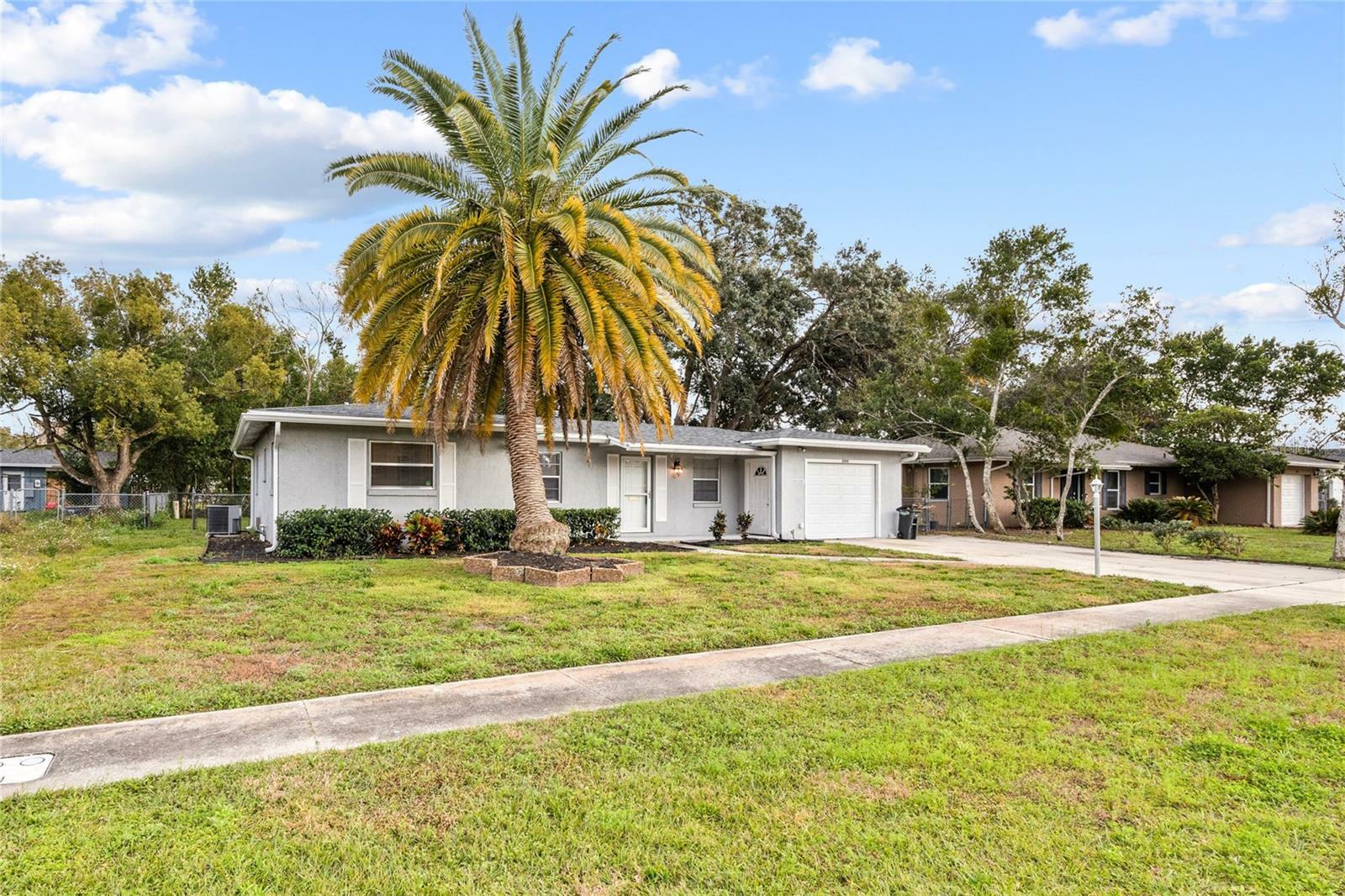 Property Photo:  2049 Jefferson Avenue  FL 32738 