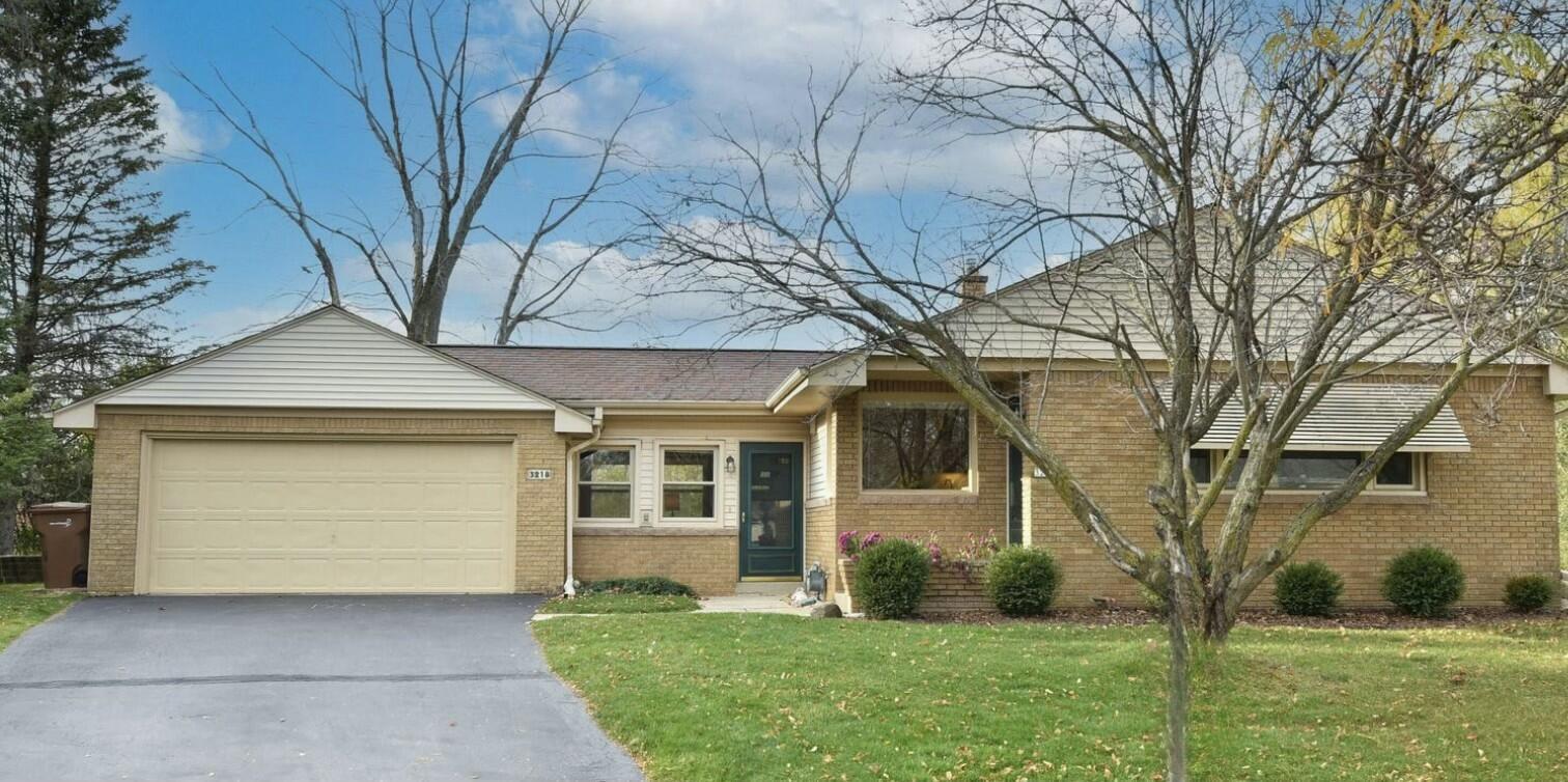 Property Photo: 3218 W Rochelle Ave WI 53209