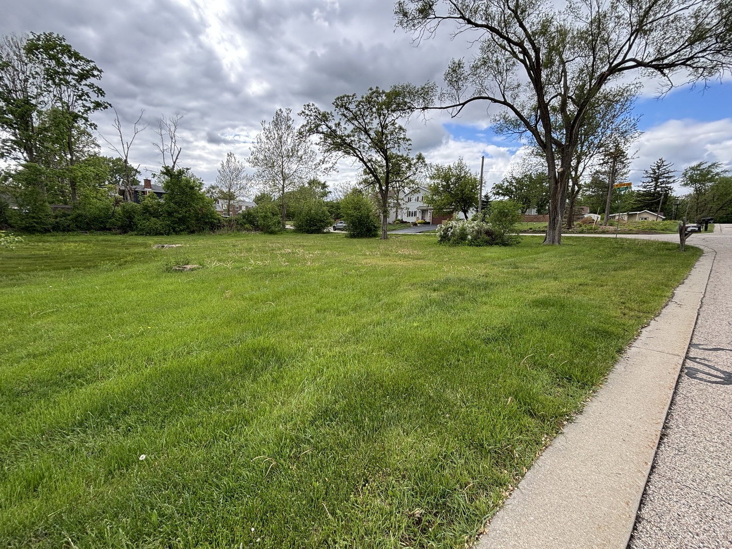 Property Photo: 1282 N Grove Avenue IL 60067