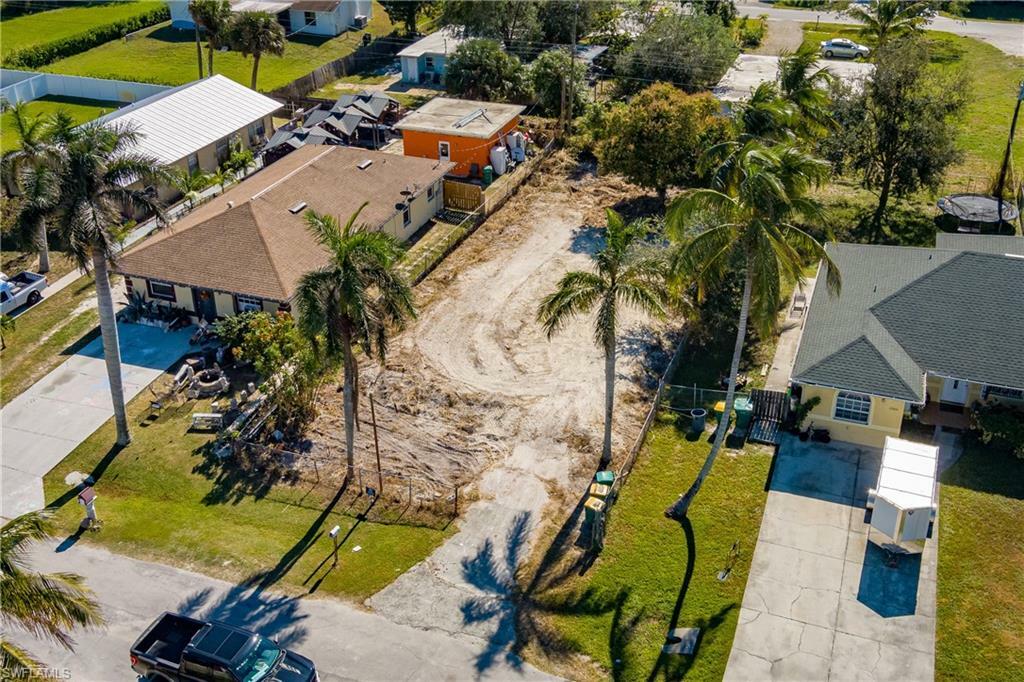 Property Photo: 2528 Storter Ave FL 34112