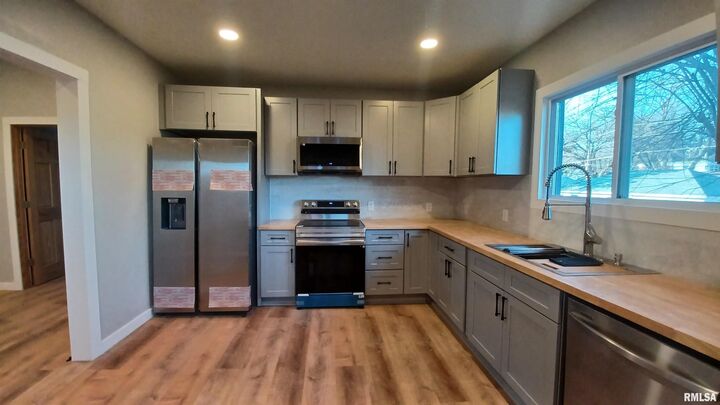 Property Photo: 822 6th Avenue South IA 52732