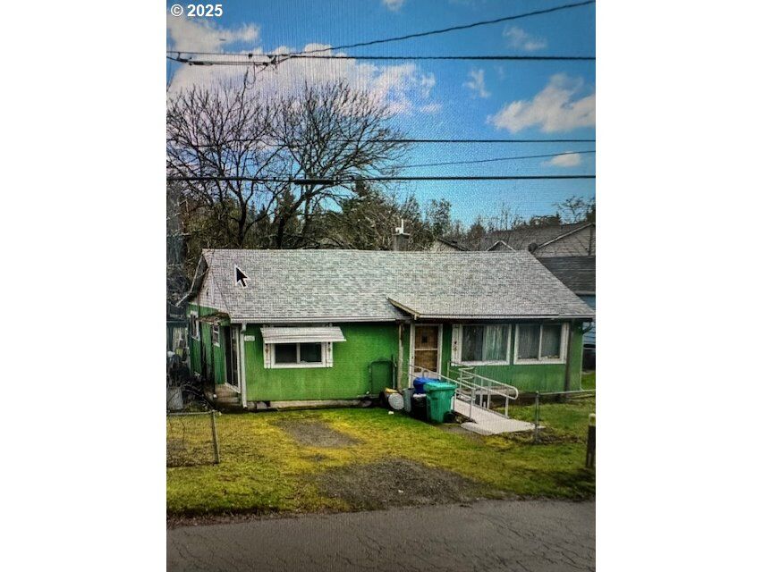Property Photo:  3016 SE 87th Ave  OR 97266 