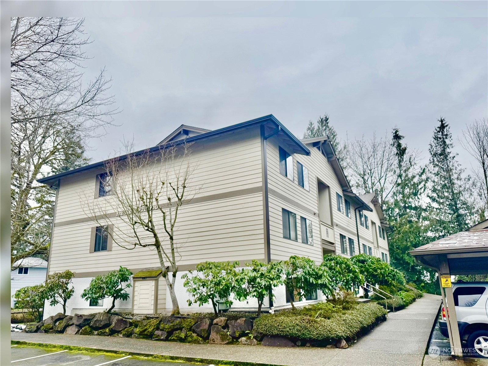 Property Photo:  222 NE Dogwood Street C-102  WA 98027 