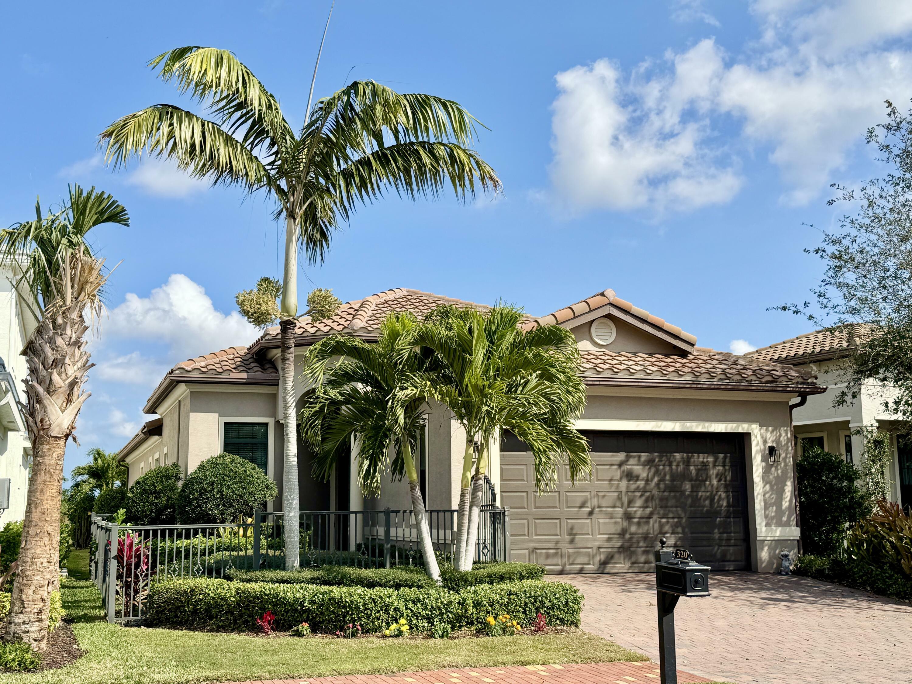 Property Photo: 320 SE Fascino Circle FL 34984