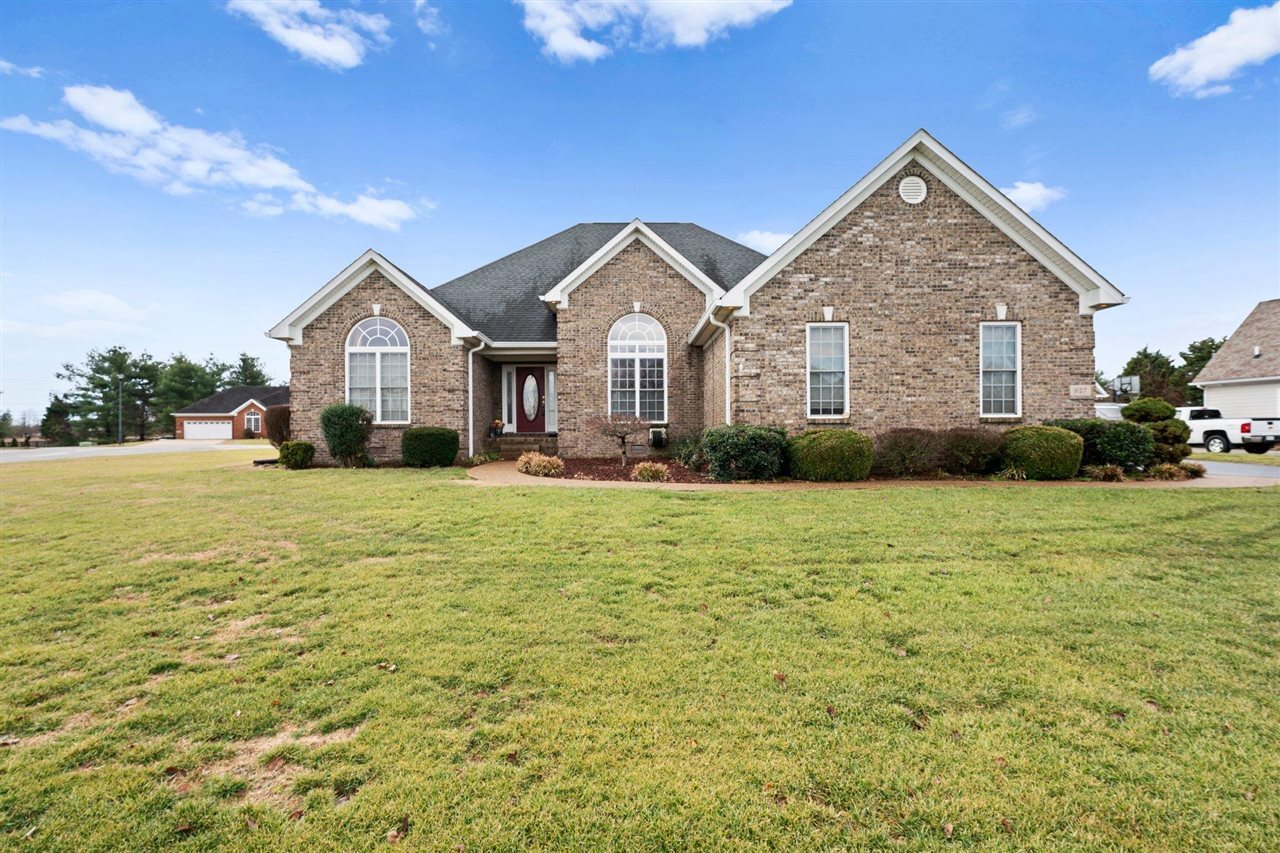 Property Photo: 927 Poppy Hills Court KY 42104