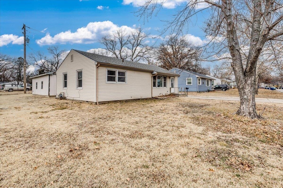 Property Photo:  1201 Golf St  KS 67010 