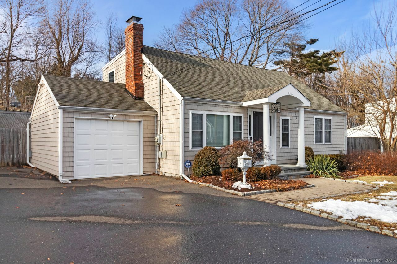 Property Photo:  306 Welchs Point Road  CT 06460 