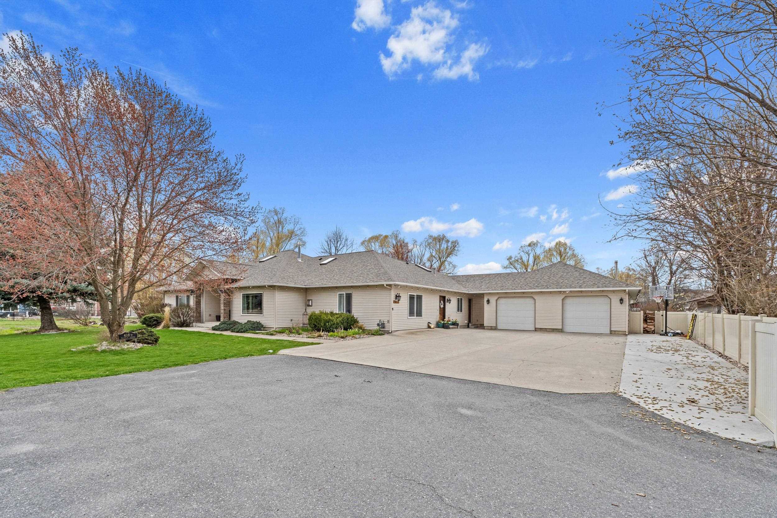 Property Photo: 416 W Franklin Ave WA 99109