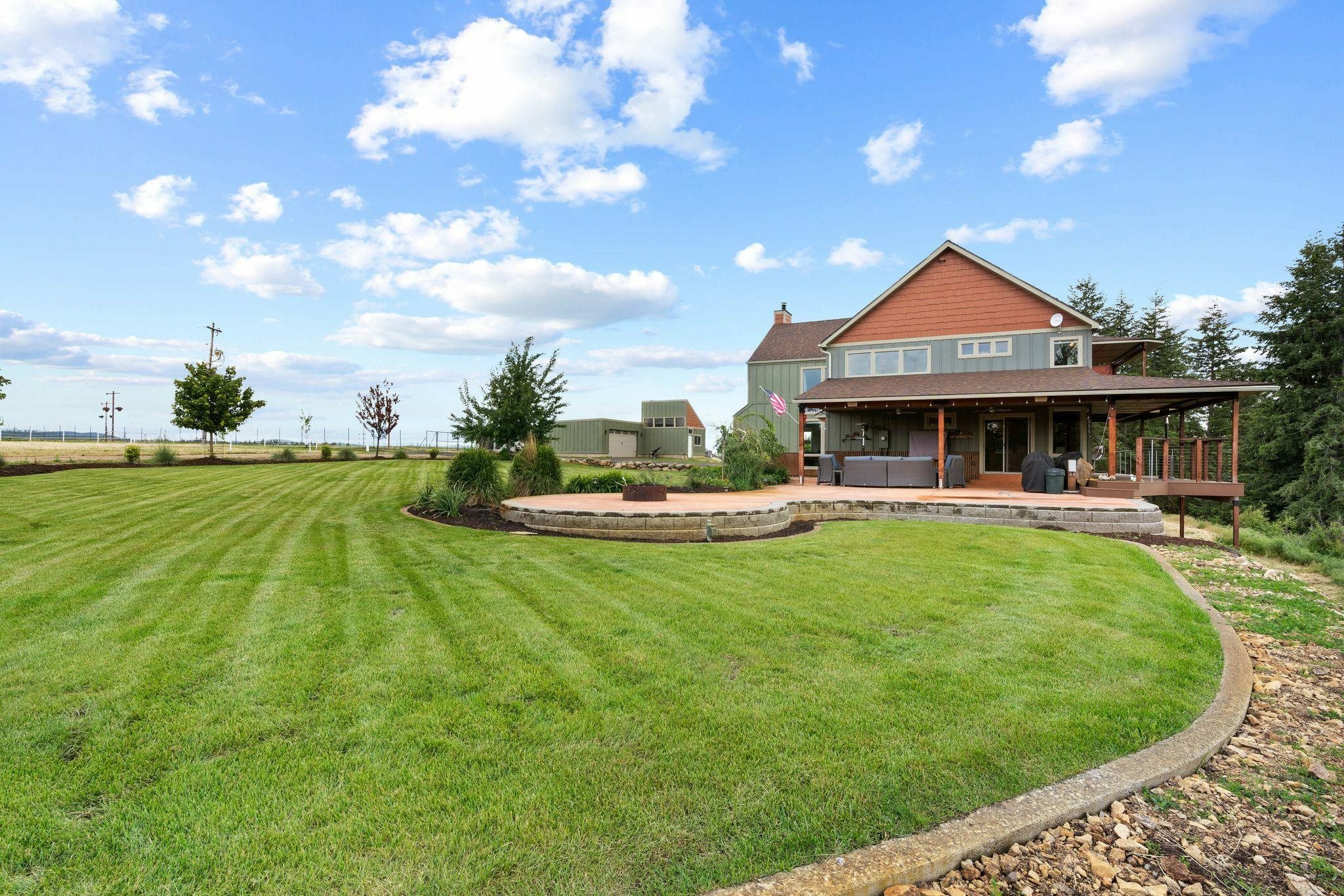 Property Photo: 25315 N Orchard Bluff Rd WA 99003