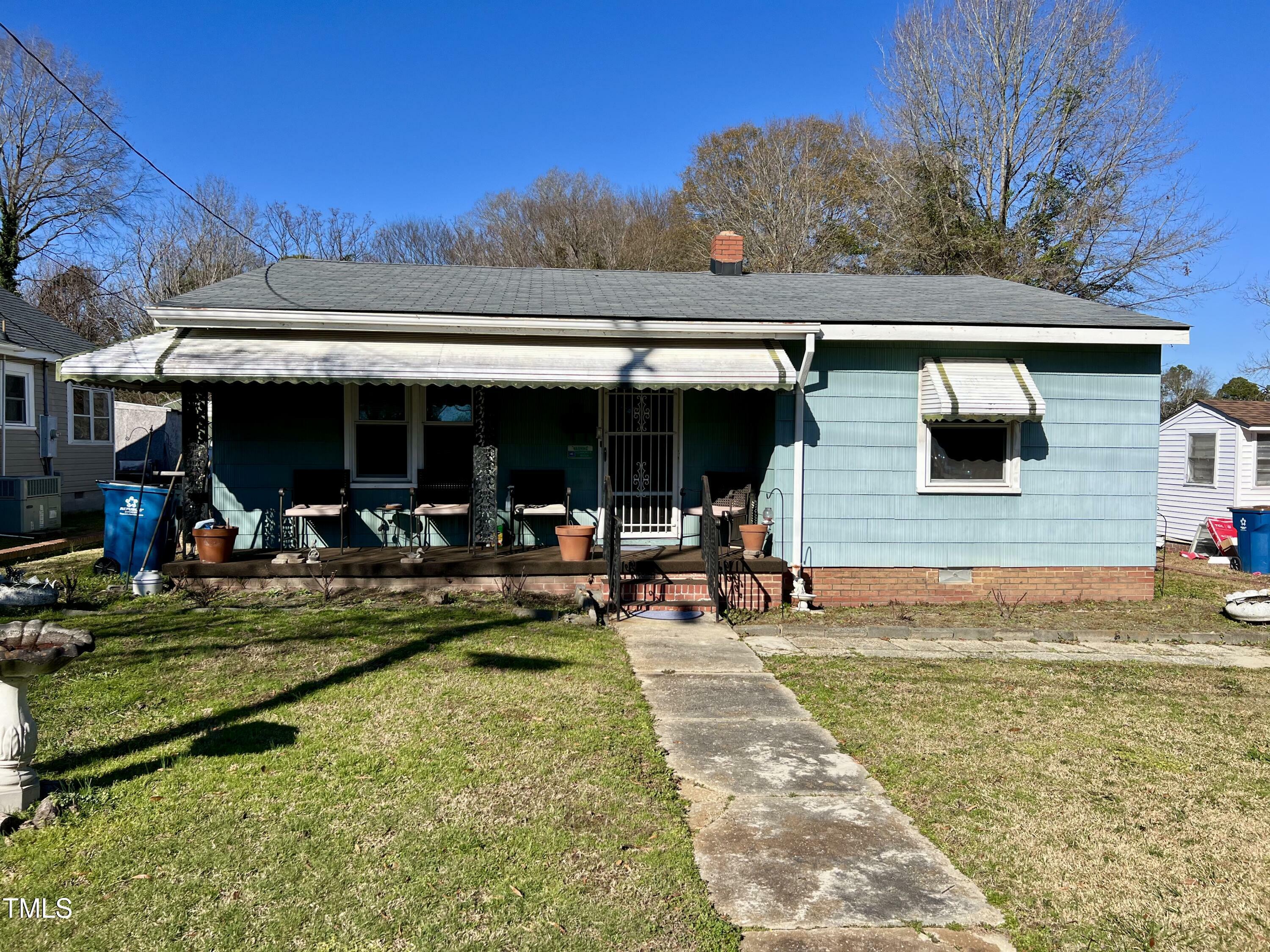 Property Photo:  709 E Johnson Street  NC 28334 