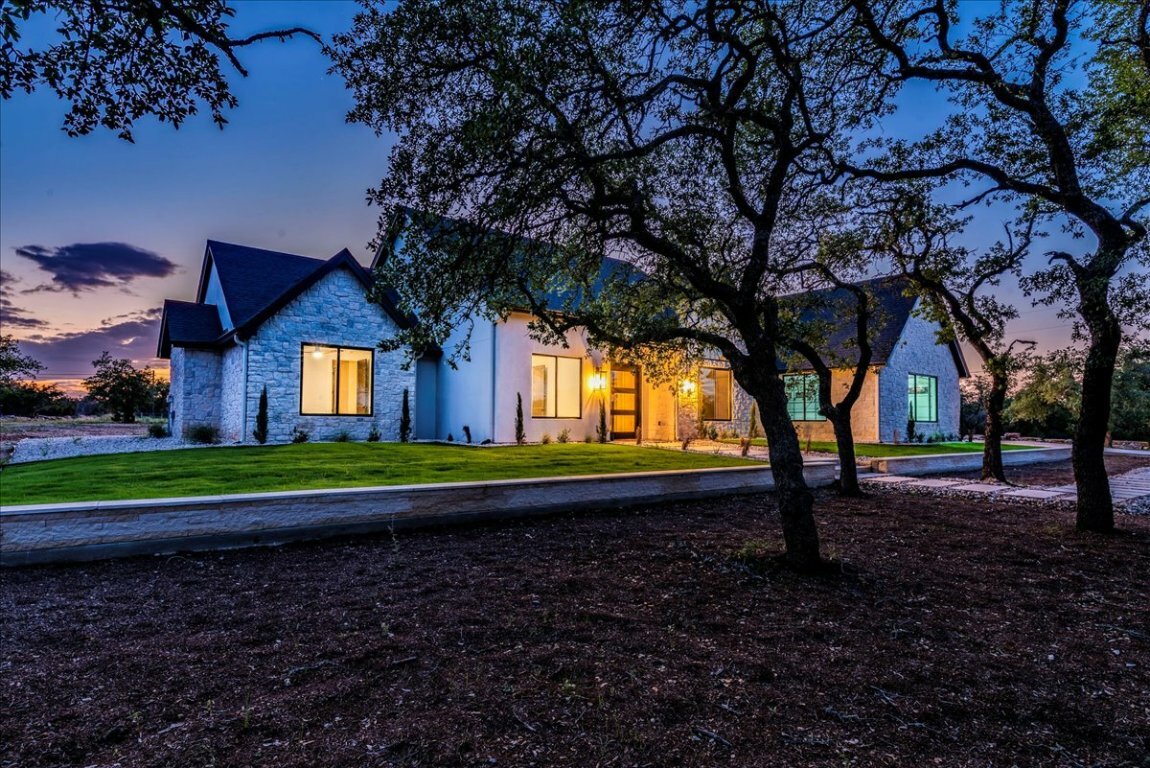 Property Photo: 208 Stonegate Lane TX 78620