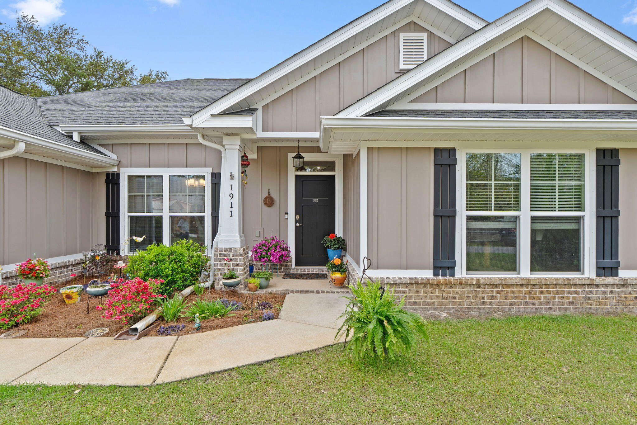 Property Photo: 1911 Ladybird Lane FL 32563