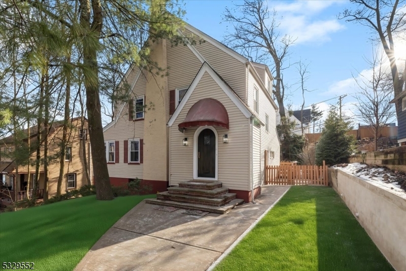 Property Photo:  218 Conway Ct  NJ 07079 