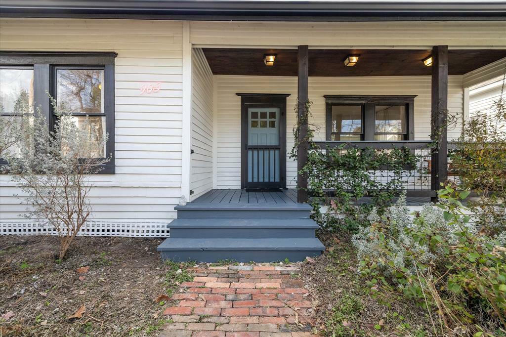 Property Photo:  903 Taylor Street  TX 77007 