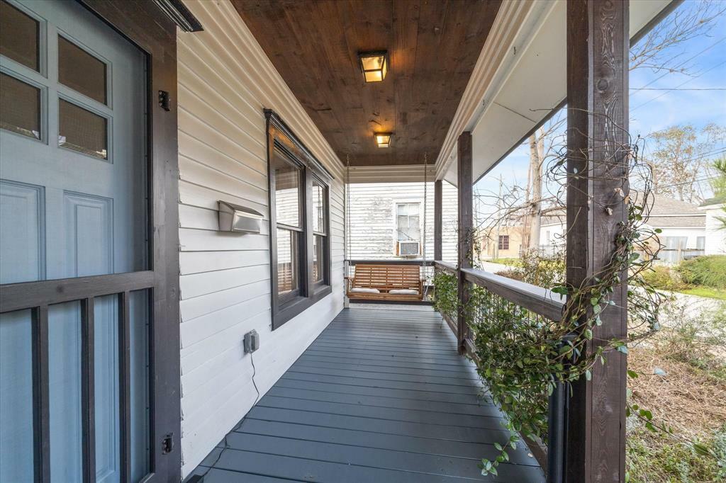 Property Photo: 903 Taylor Street TX 77007