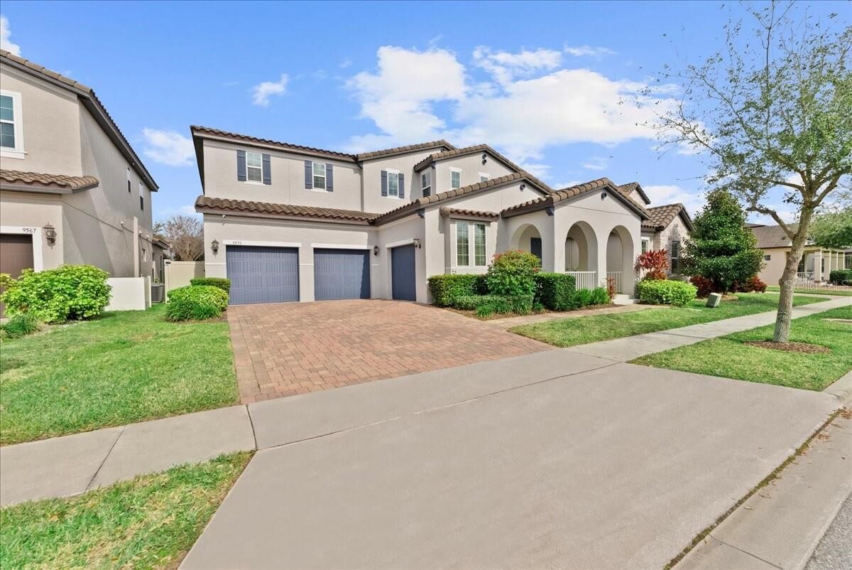 Property Photo: 9573 Meadow Hunt Way FL 34787