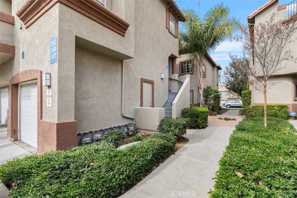 Property Photo: 2915 Via Milano 202 CA 92879