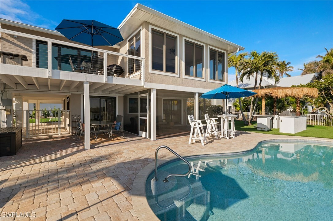 Property Photo: 205 Bayview Avenue FL 33931