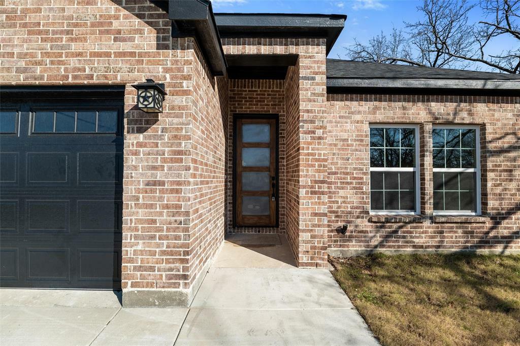 Property Photo: 402 Lagoon Drive TX 75156