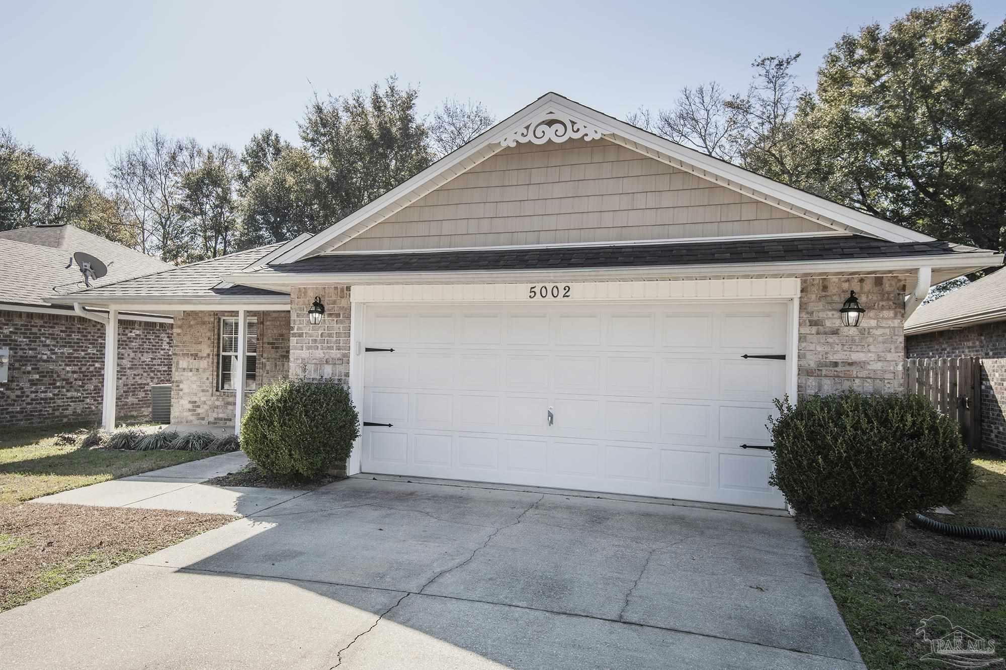 Property Photo: 5002 Covenant Cir FL 32571