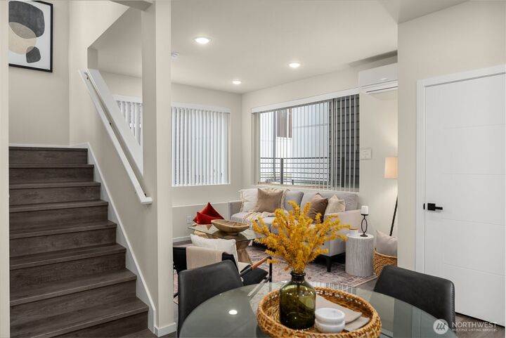 Property Photo:  1470 B  21st Avenue  WA 98122