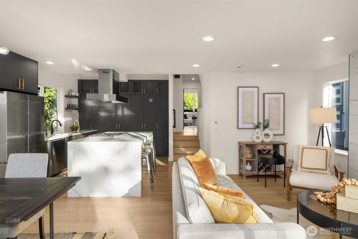 Property Photo:  1470 B  21st Avenue  WA 98122