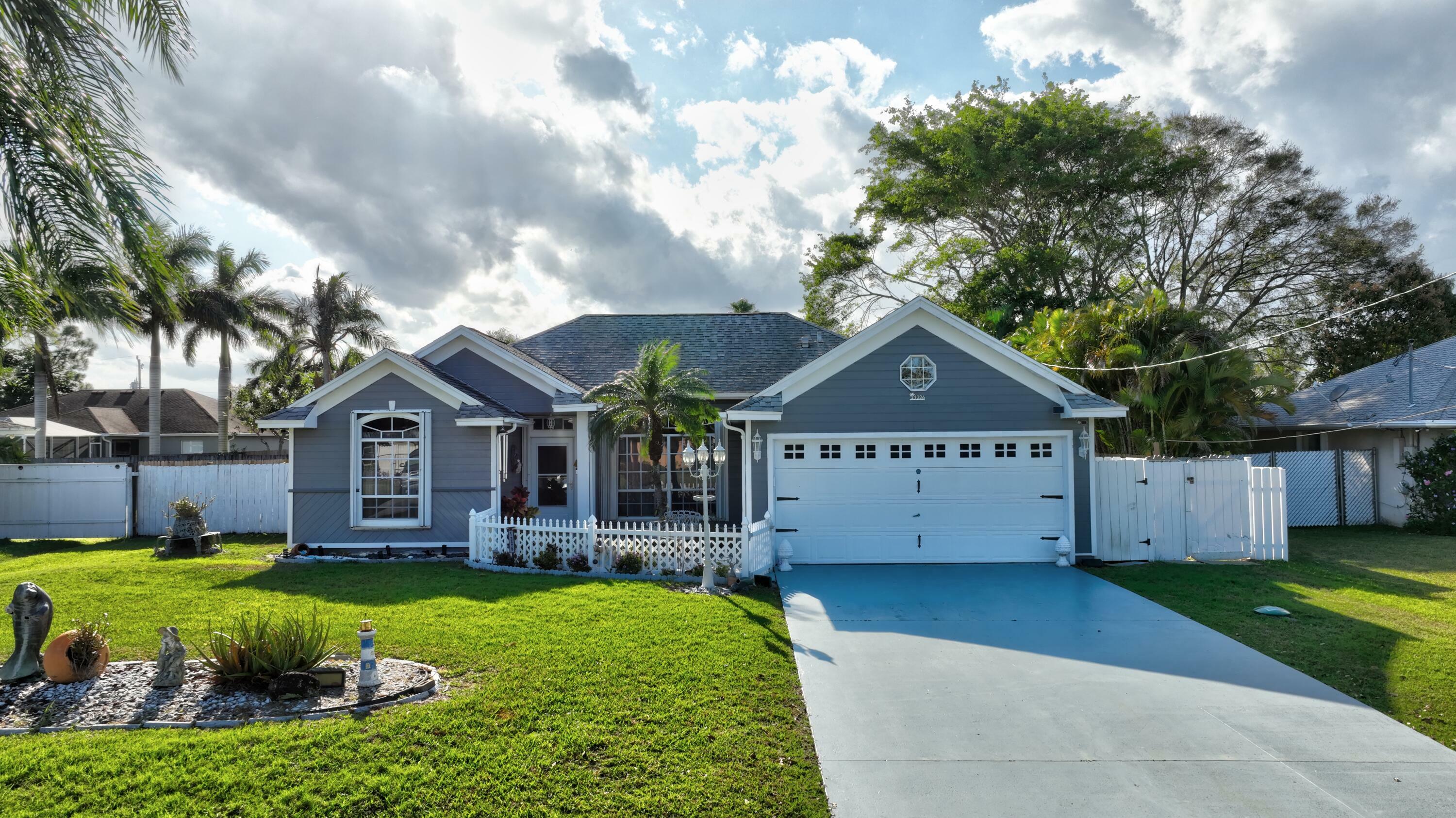 Property Photo:  1326 SE Preston Ln Lane  FL 34983 