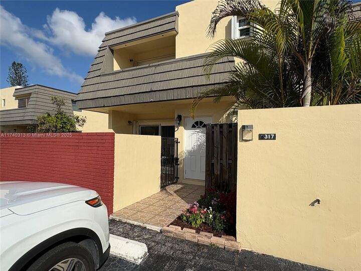 Property Photo: 8317 SW 137th Ave 8317 FL 33183