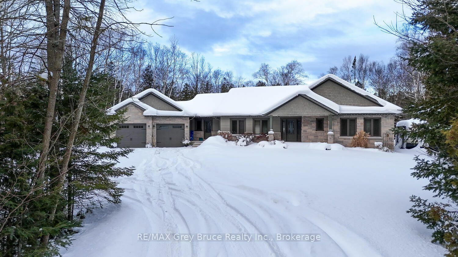 Property Photo:  40 Pine Forest Dr  ON N0H 2G0 