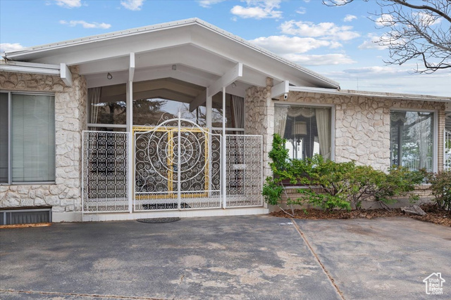 Property Photo: 2256 S Lakeline Cir UT 84109