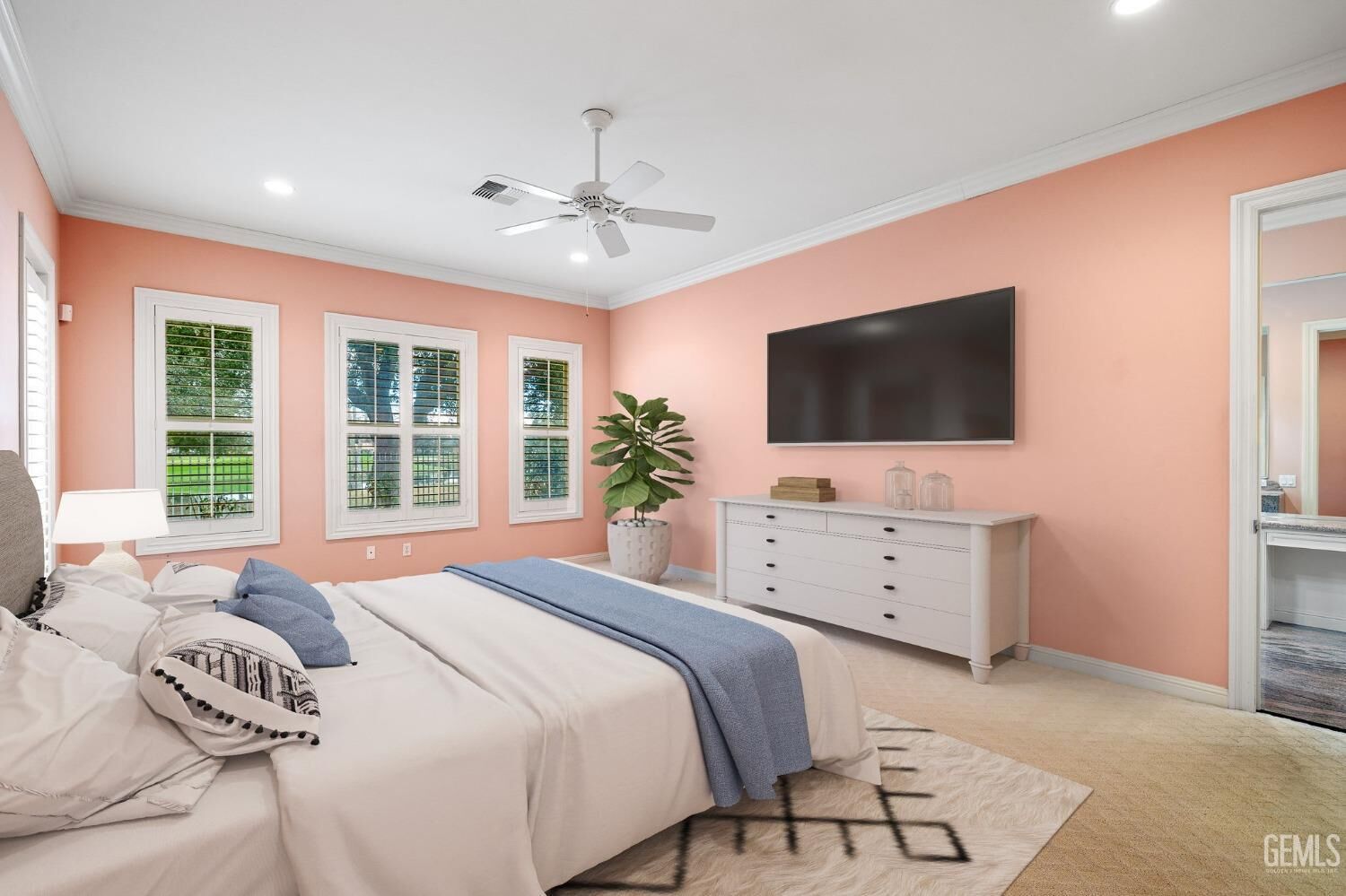 Property Photo: 2112 Wedgemont Place CA 93311