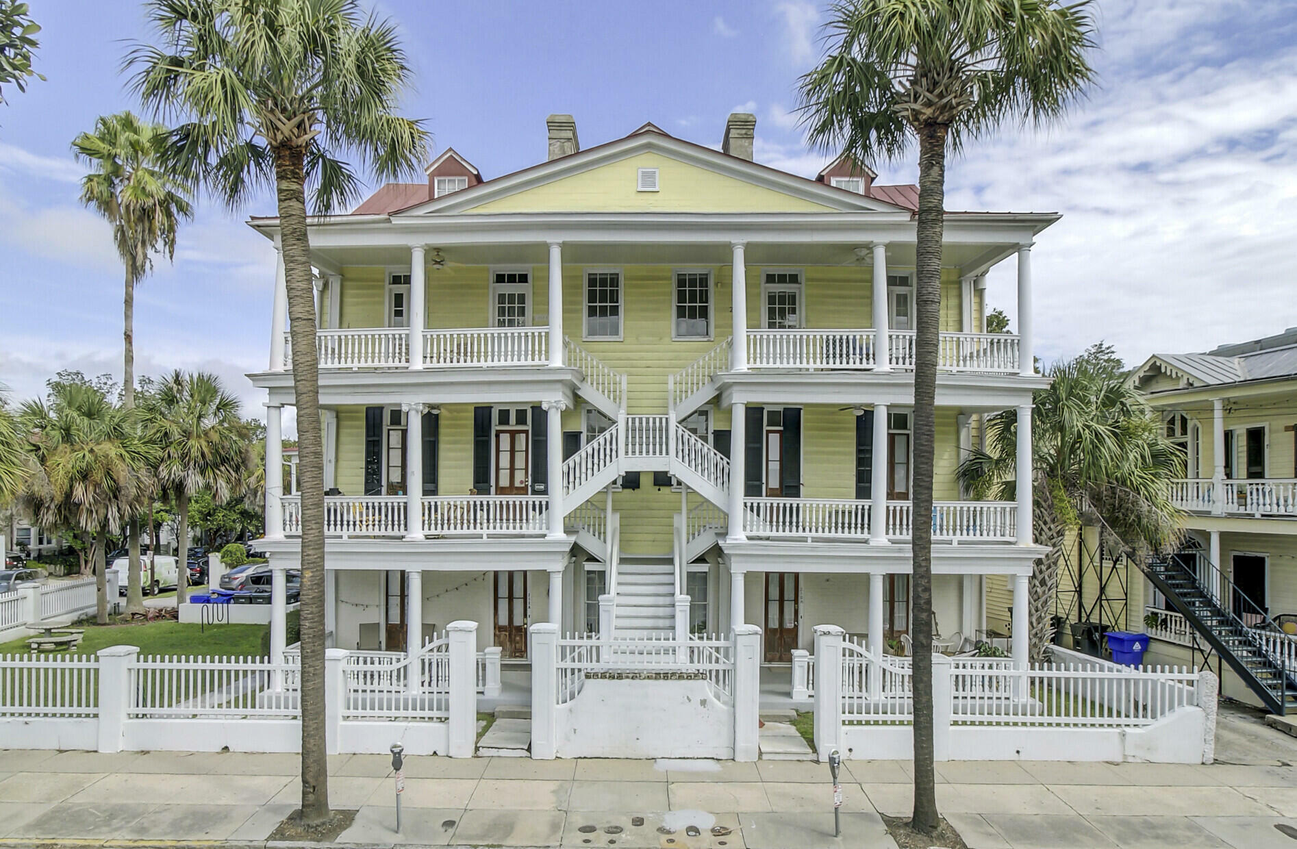 Property Photo:  210 Calhoun Street # C 210-C  SC 29401 