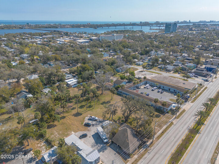 Property Photo: 629 N Ridgewood Avenue FL 32114