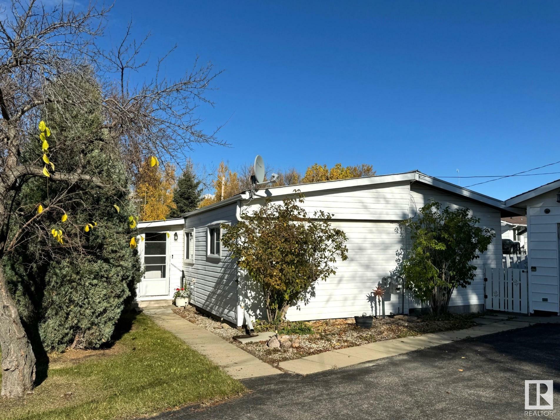 Property Photo:  4815 52 A Avenue  AB T0E 0T0 