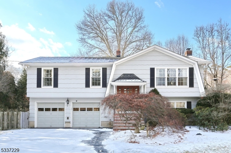 Property Photo:  2 Albertine Pl  NJ 07438 