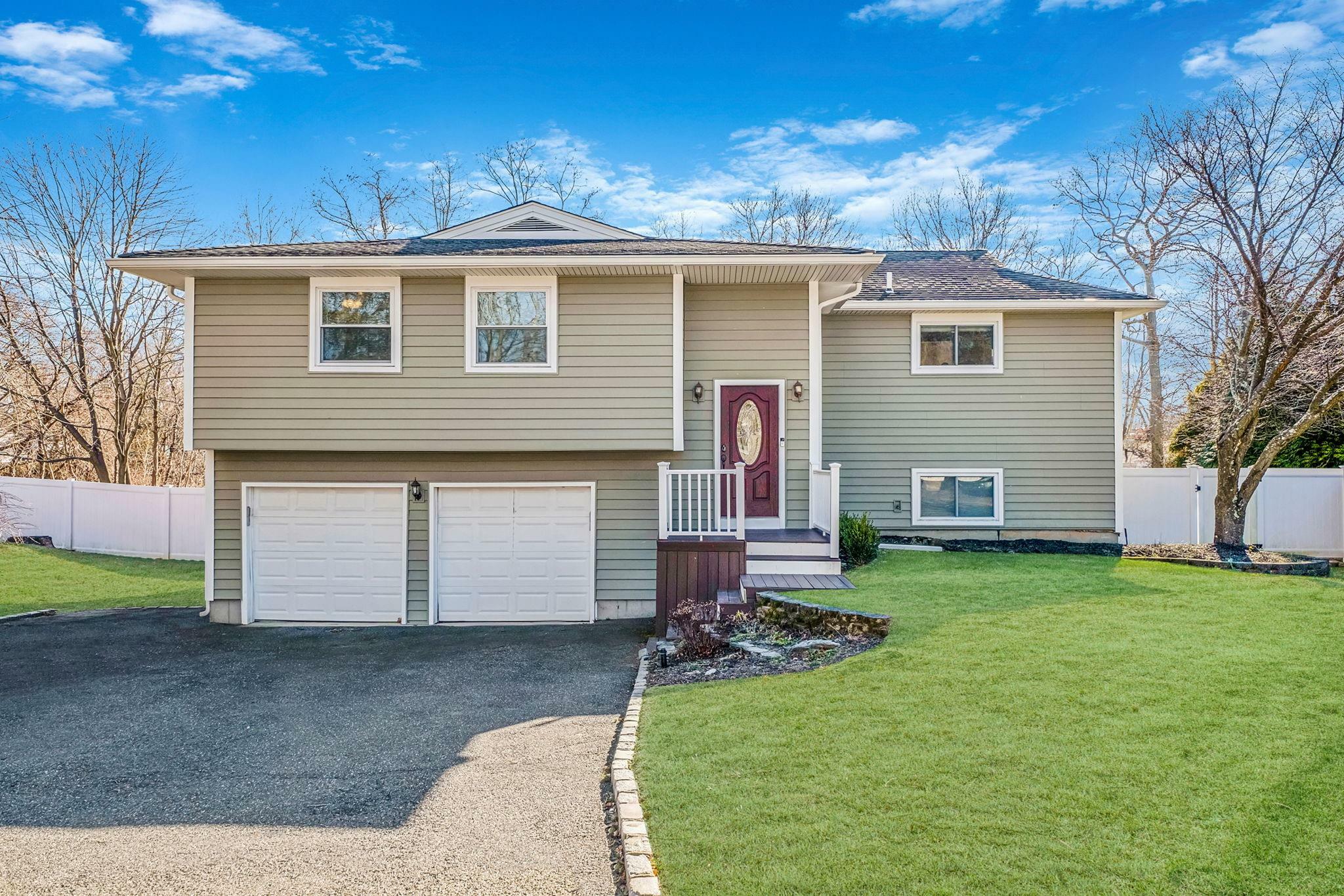 Property Photo:  3 Oxford Drive  NY 11776 