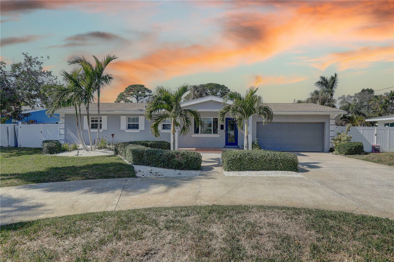 Property Photo:  4440 Huntington Street NE  FL 33703 